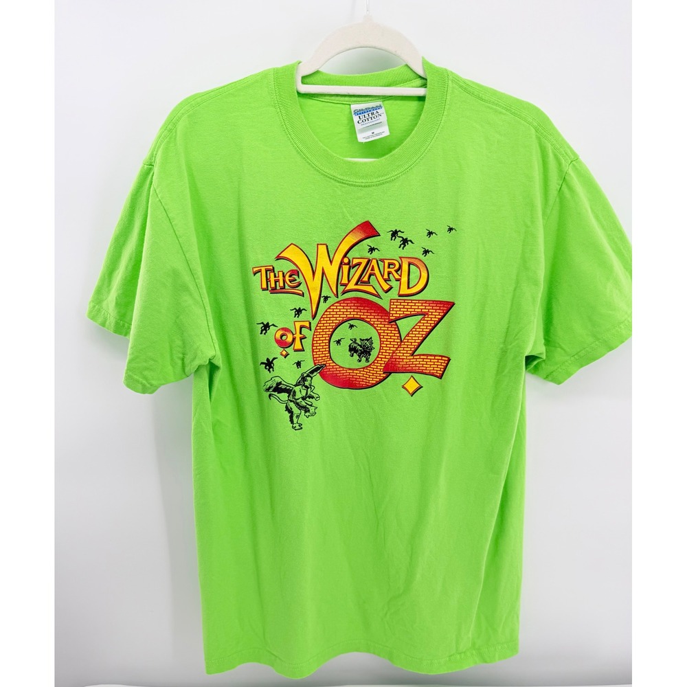 Wizard of Oz T-Shirt Size Medium Green Vintage 2006 Timber Lake Playhouse